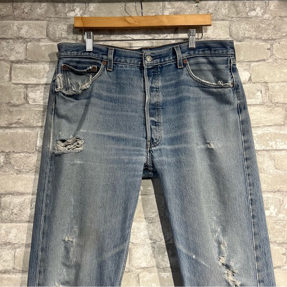36x36 Vintage 90s Y2K Levi's 501 Button Fly Light Wash Dad Jeans *Flawed* - Picture 16 of 16